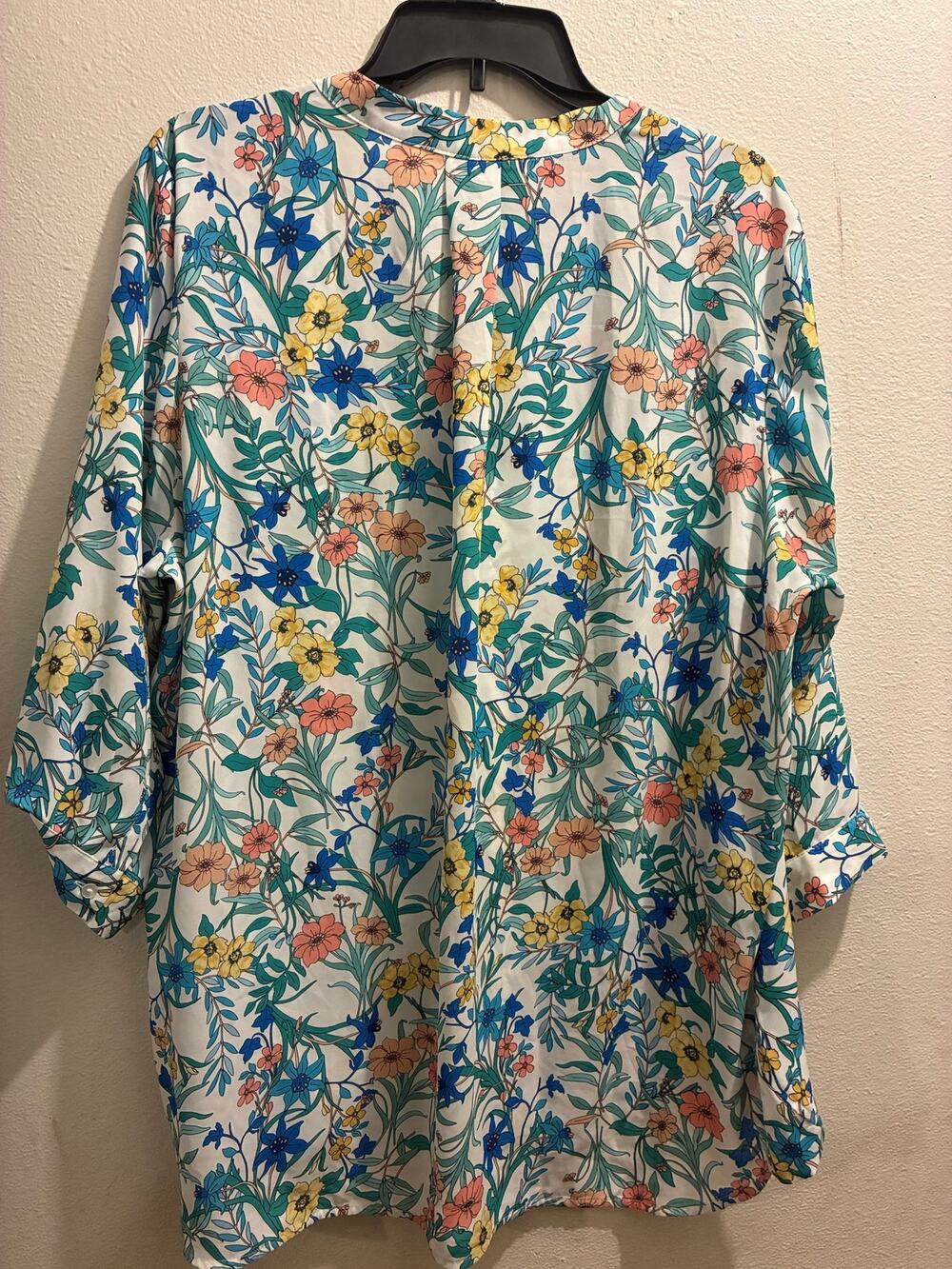 Violet + Claire White Multicolor Floral V-Neck Blouse 2X